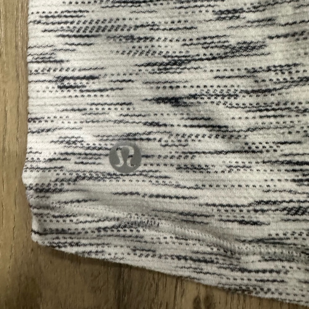 Lululemon size 8 space dyed athletic top - Picture 3 of 3